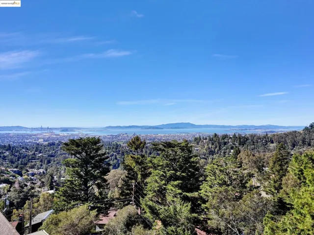 41 Hemlock Ln, Oakland, California 94611