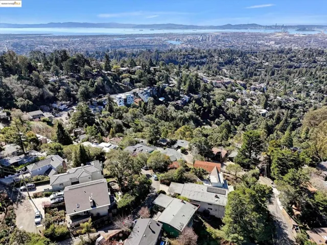 41 Hemlock Ln, Oakland, California 94611