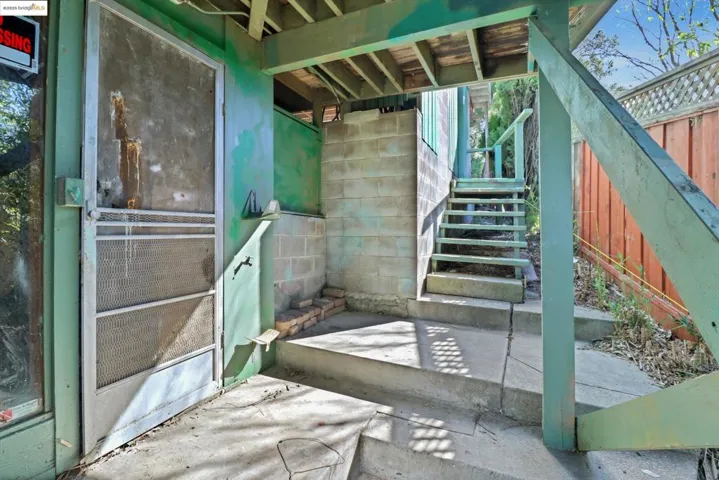 41 Hemlock Ln, Oakland, California 94611