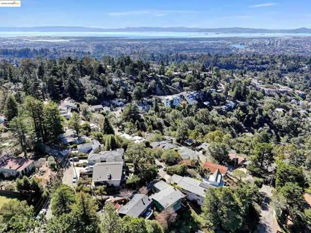 41 Hemlock Ln, Oakland, California 94611