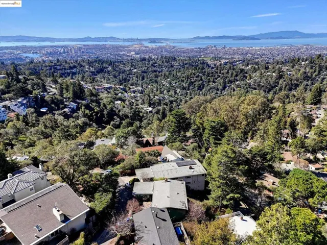 41 Hemlock Ln, Oakland, California 94611