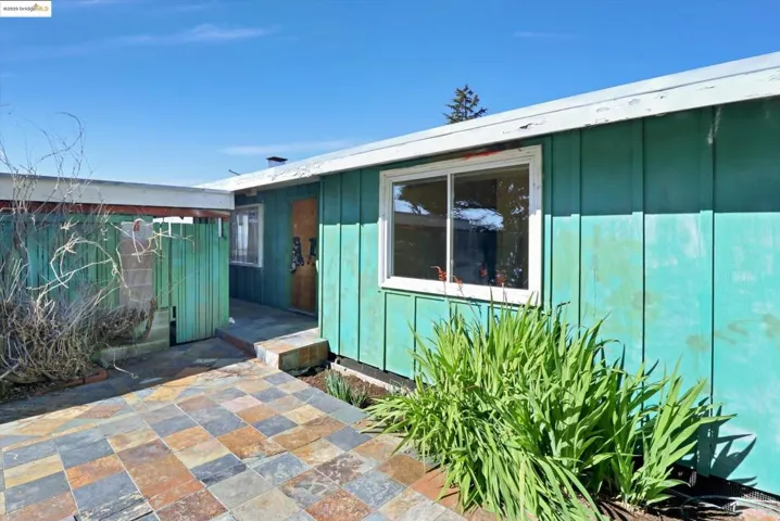 41 Hemlock Ln, Oakland, California 94611