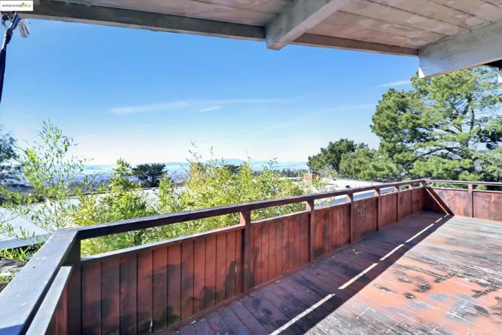 41 Hemlock Ln, Oakland, California 94611