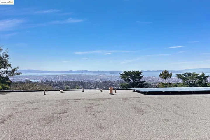 41 Hemlock Ln, Oakland, California 94611