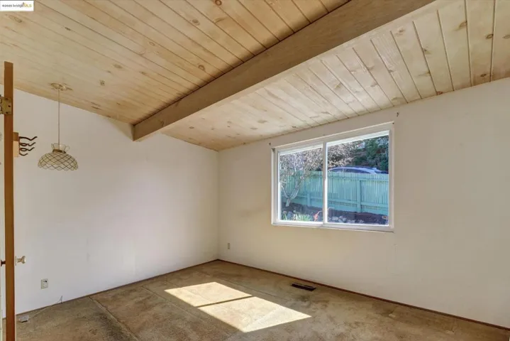 41 Hemlock Ln, Oakland, California 94611