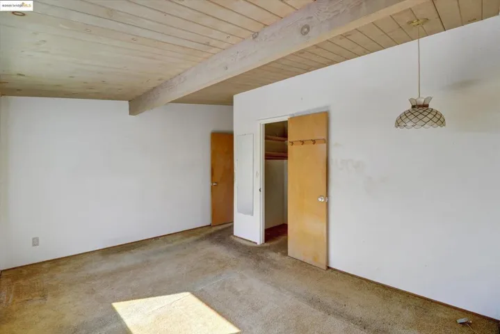 41 Hemlock Ln, Oakland, California 94611