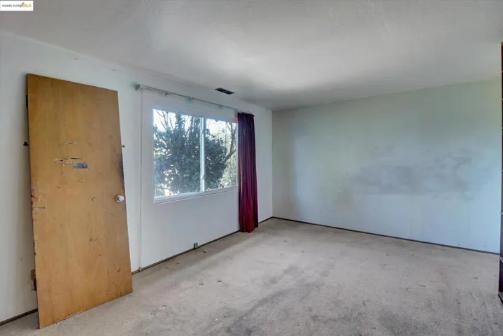 41 Hemlock Ln, Oakland, California 94611