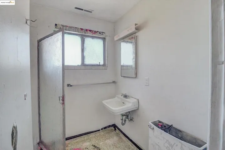 41 Hemlock Ln, Oakland, California 94611