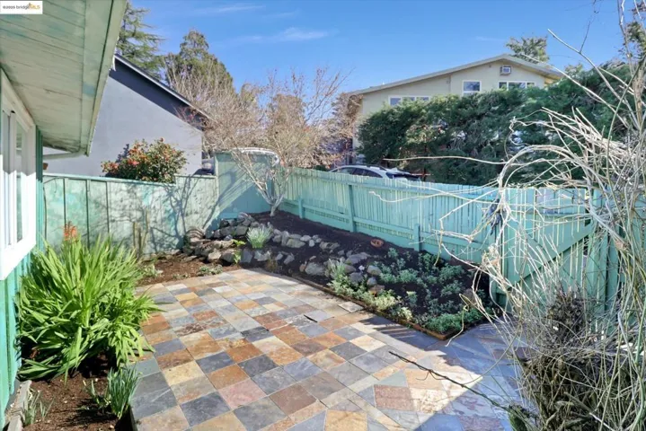41 Hemlock Ln, Oakland, California 94611