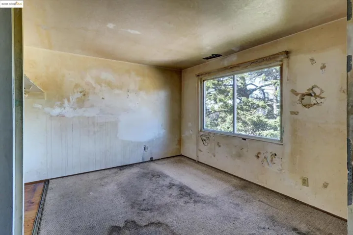 41 Hemlock Ln, Oakland, California 94611