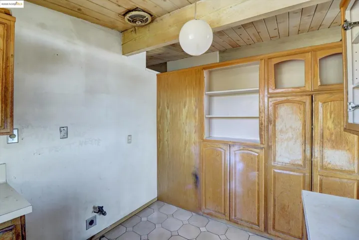 41 Hemlock Ln, Oakland, California 94611