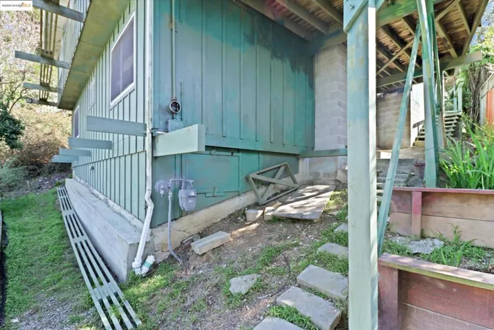 41 Hemlock Ln, Oakland, California 94611