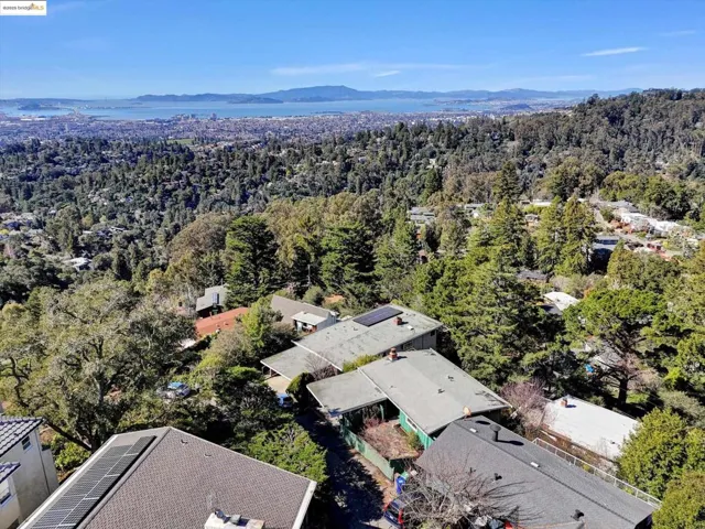 41 Hemlock Ln, Oakland, California 94611