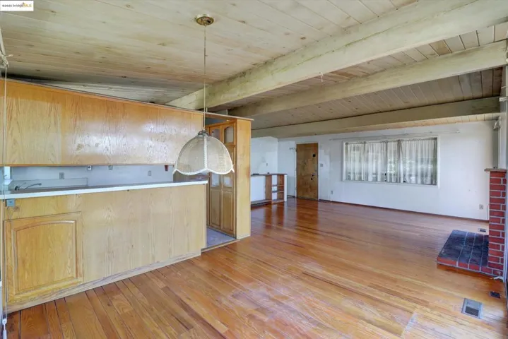 41 Hemlock Ln, Oakland, California 94611