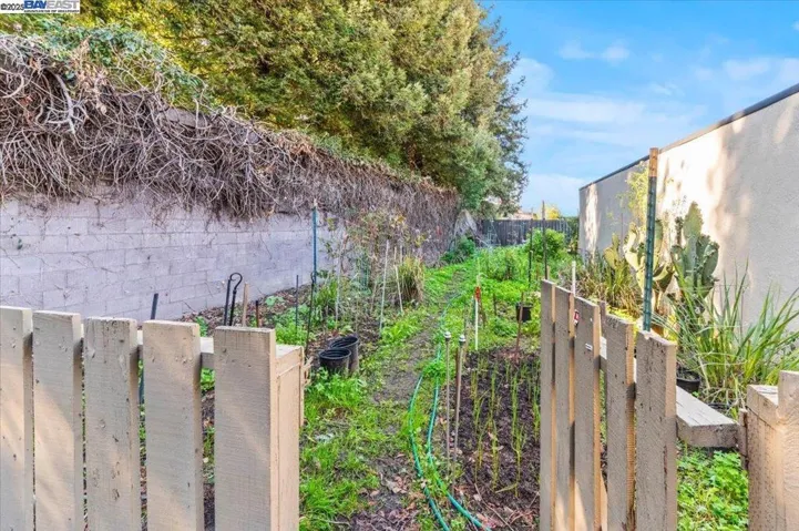 Community Area Garden in the complex.