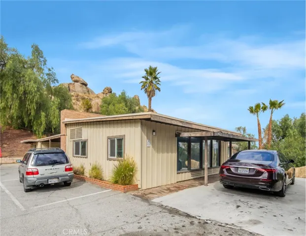 3060 Panorama Road, Riverside, California 92506
