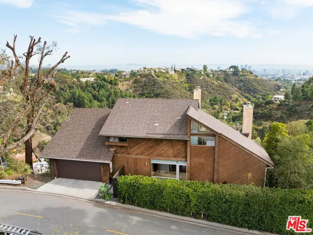 1260 Linda Flora Drive, Los Angeles, California 90049