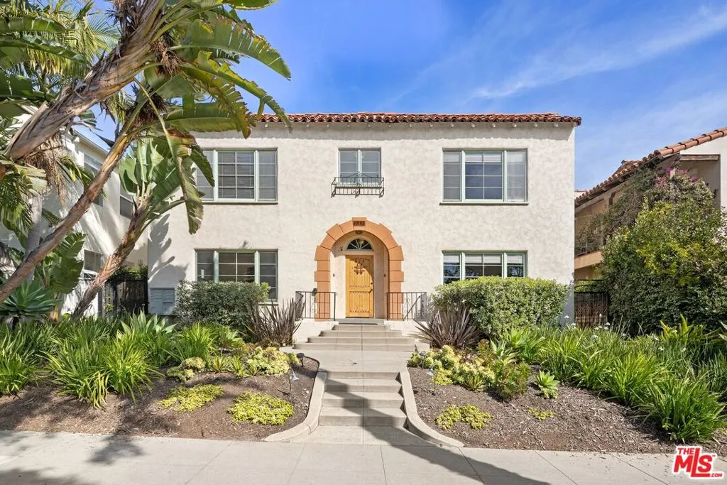 827 12th Street, Santa Monica, California 90403, 10 Bedrooms Bedrooms, ,8 BathroomsBathrooms,Residential Income,For Sale,12th,25503521
