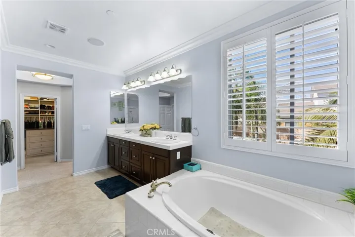 2480 Highwood Road N, Orange, California 92867