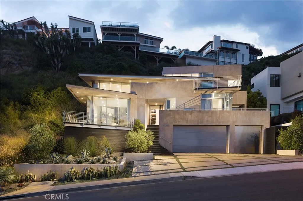 704 Nyes Place, Laguna Beach, California 92651 home-pic-32