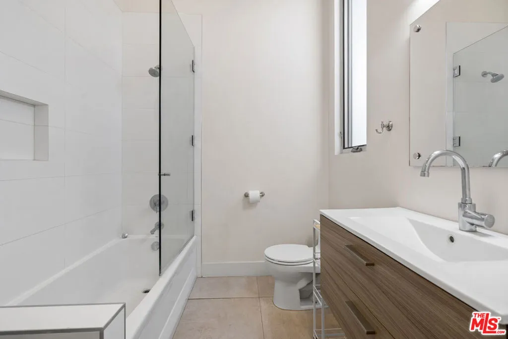 310 N Lucerne Boulevard, Los Angeles, California 90004 home-pic-20