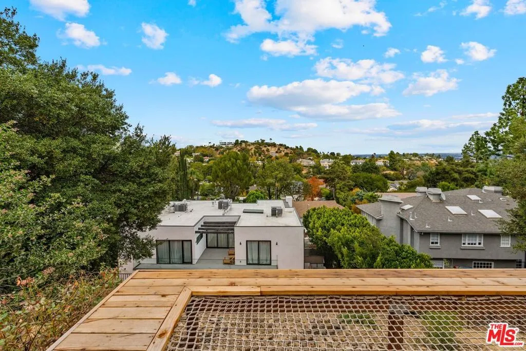 3553 Alana Drive, Sherman Oaks, California 91403 home-pic-33