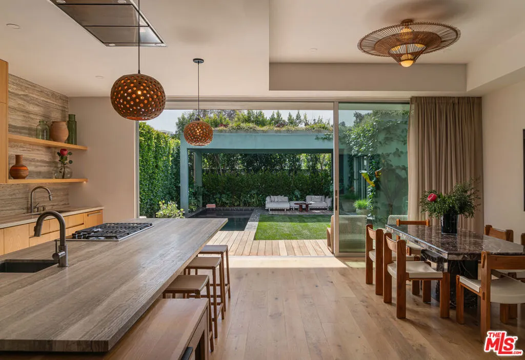 8756 Ashcroft Avenue, West Hollywood, California 90048 home-pic-1