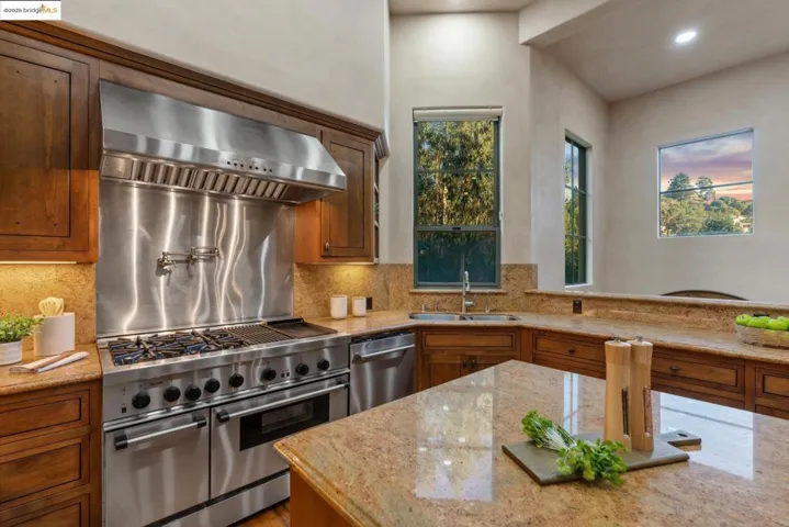 6 Perth Pl, Berkeley, California 94705