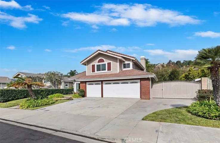 View of front showing the large RV area with gate, please notice that driveway could possibly accommodate up to 5 cars