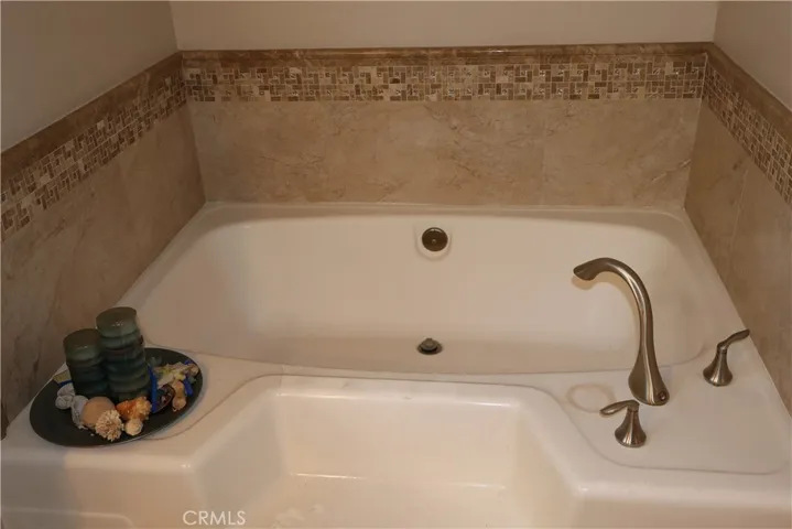 Owner's ensuite bathroom