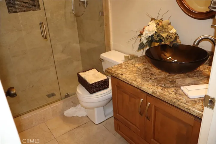 Ensuite bath to downstairs bedroom