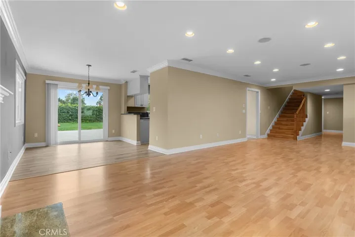 Living room to dining area