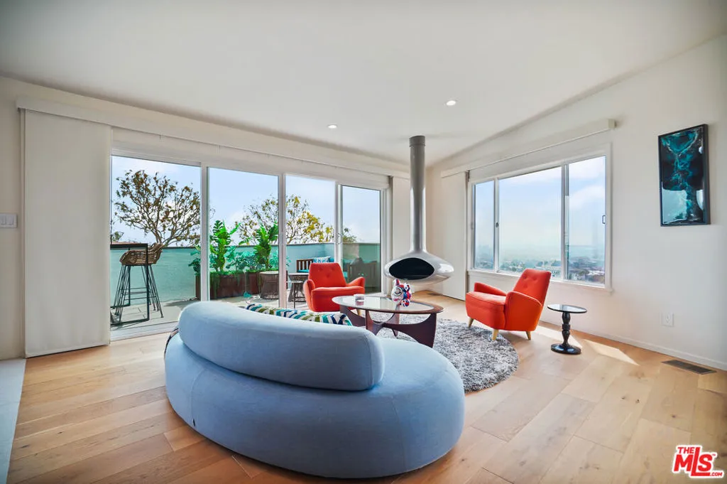 8011 Fareholm Drive, Los Angeles, California 90046 home-pic-1