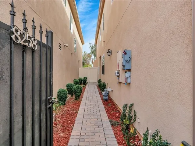 8258 N Haven Lane, Northridge, California 91325