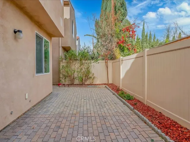 8258 N Haven Lane, Northridge, California 91325