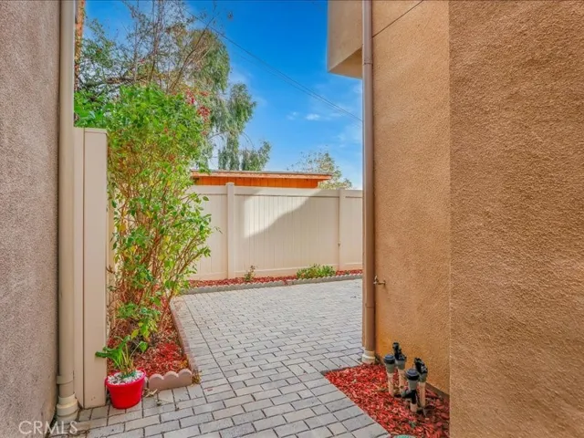 8258 N Haven Lane, Northridge, California 91325