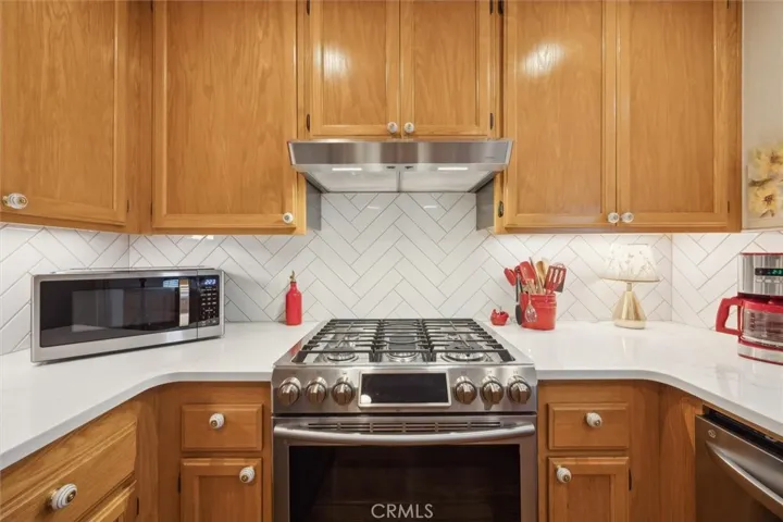 Tile backsplash and smooth countertops are all easy to clean!