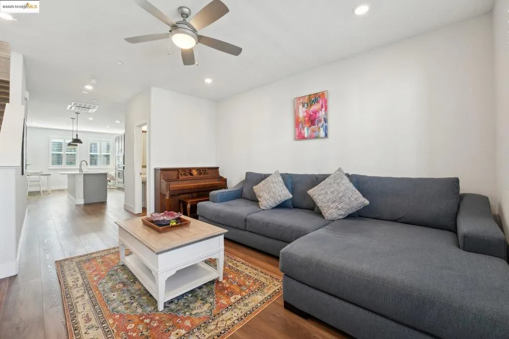 528 Martin Mariner Ave, Alameda, California 94501 home-pic-3