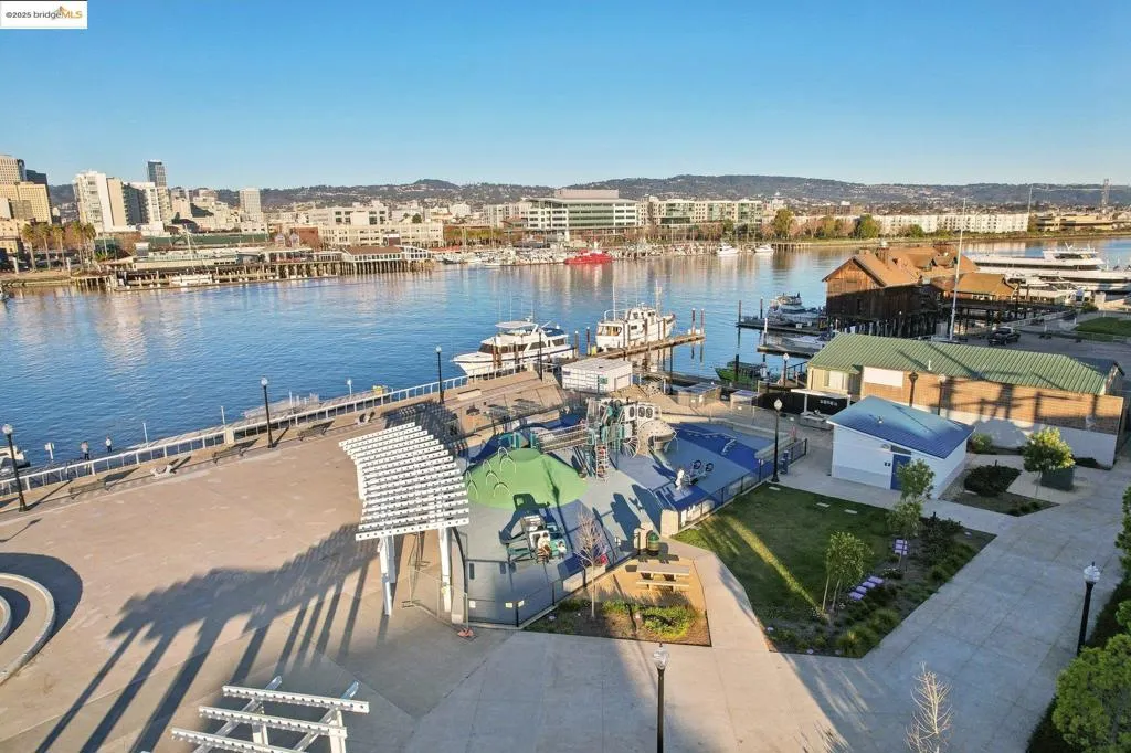 528 Martin Mariner Ave, Alameda, California 94501 home-pic-49