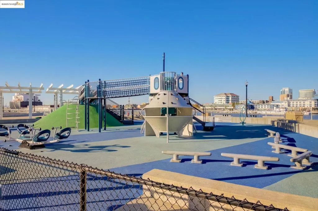 528 Martin Mariner Ave, Alameda, California 94501 home-pic-50