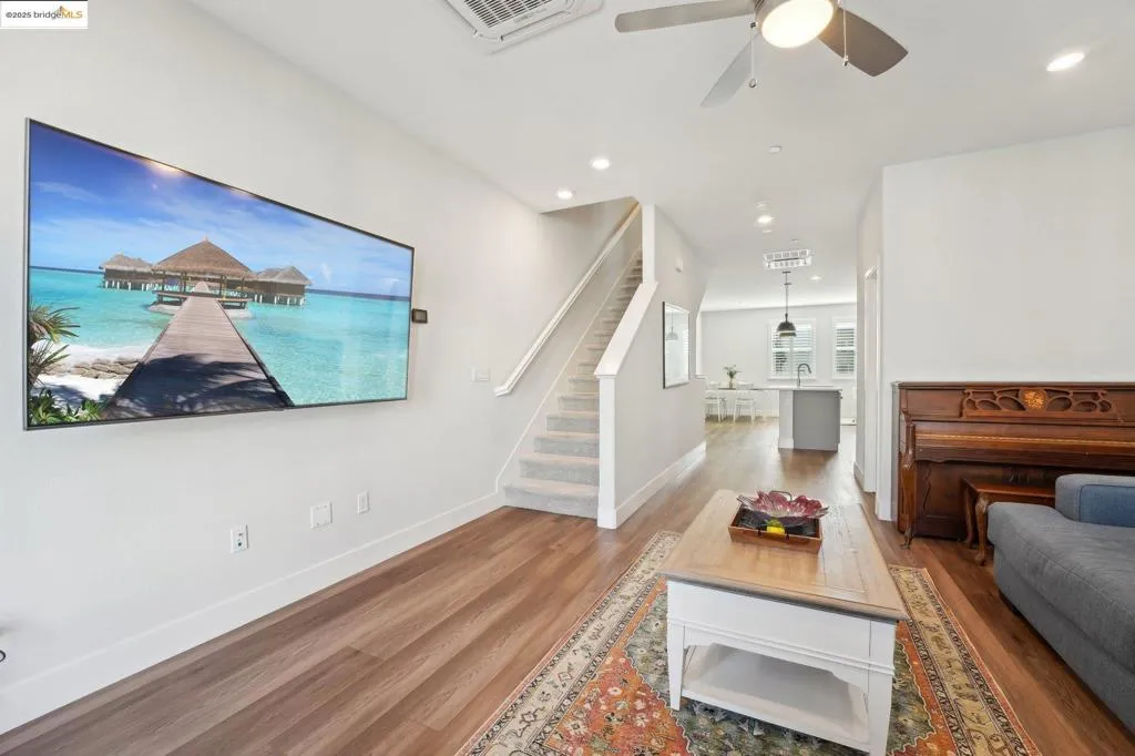 528 Martin Mariner Ave, Alameda, California 94501 home-pic-4