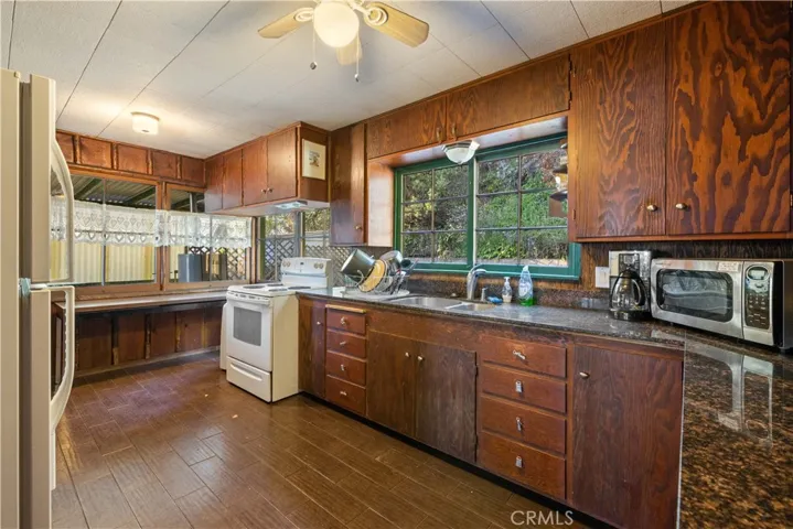 9910 Honeymoon, Clearlake, California 95422