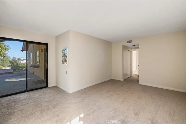 Large upstairs bedroom
