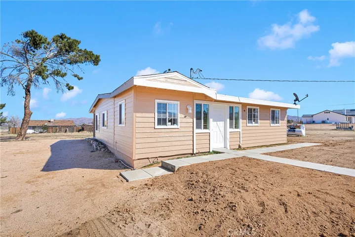 23136 Wren Street, Apple Valley, California 92308