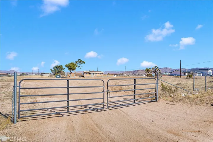 23136 Wren Street, Apple Valley, California 92308