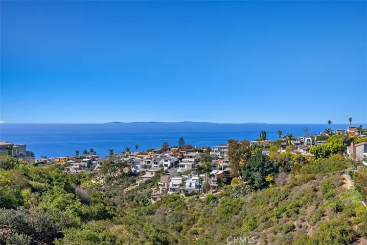 Direct view of the ocean, Catalina Island and canyons.