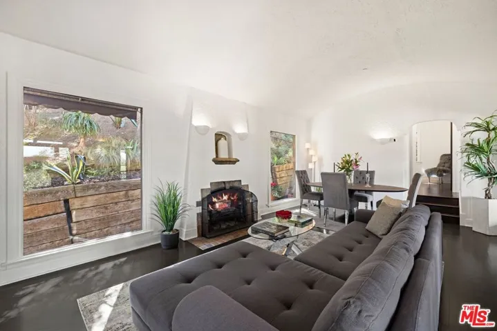 6844 Cahuenga Park Trail, Los Angeles, California 90068