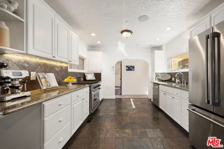 6844 Cahuenga Park Trail, Los Angeles, California 90068