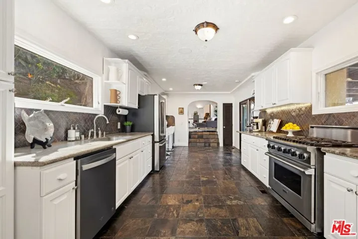 6844 Cahuenga Park Trail, Los Angeles, California 90068