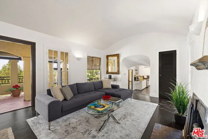 6844 Cahuenga Park Trail, Los Angeles, California 90068